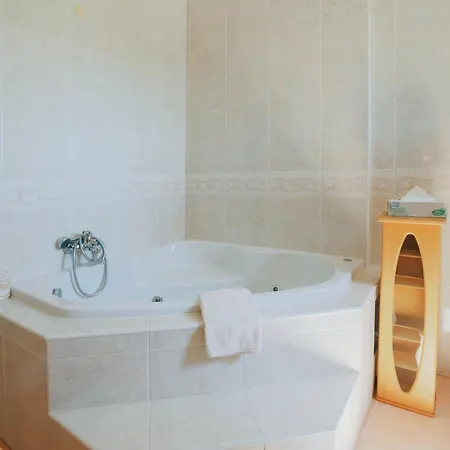 Private Balcony Hot Tub 4* Aguda (Leiria)