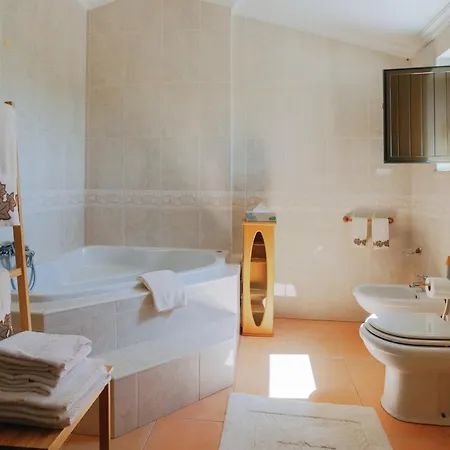 Private Balcony Hot Tub Gæstehus Aguda (Leiria)