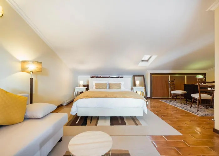 Private Balcony Hot Tub 4* Aguda (Leiria)