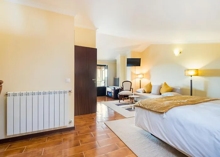 Private Balcony Hot Tub ゲストハウス Aguda (Leiria)