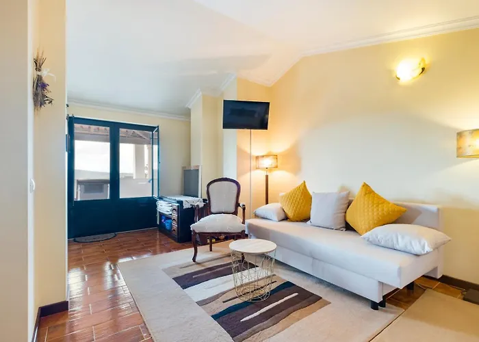 Private Balcony Hot Tub 4* Aguda (Leiria)