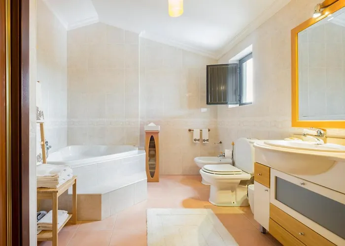 Konukevi Private Balcony Hot Tub 4*
