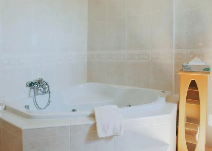 Private Balcony Hot Tub 4* Aguda (Leiria)