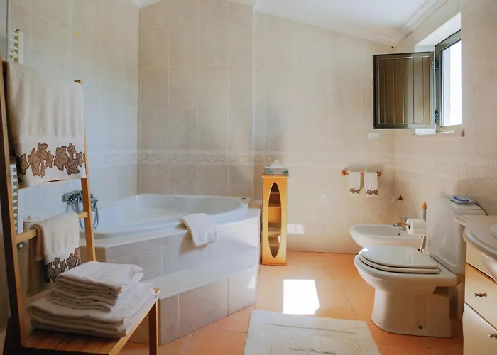 Private Balcony Hot Tub Konukevi Aguda (Leiria)